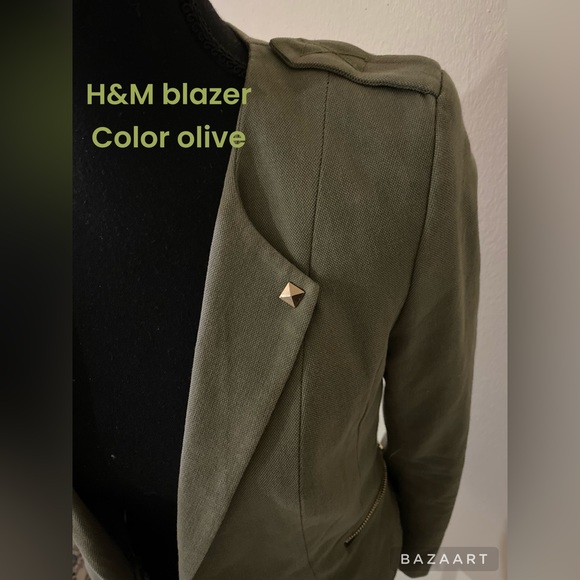 H & M  blazer 
Long sleeve- 2 side pockets 
Size 4 
EUR 34
160/80A
96% ALGODÓN - Picture 8 of 16